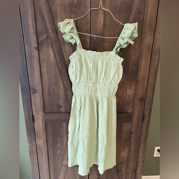 Green Ruffle Sleeve Dress - Picture 4 of 7